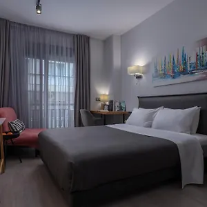 https://galleries-elegant-suites.hotelschalkidiki.net